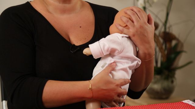 Yeni Dogan Bebek Nasil Tutulmalidir Videolu Anlatim Mynet Kadin Tv