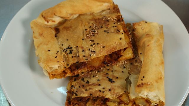 Börek Tarifleri Patatesli börek nasıl yapılır? videolu anlatım
