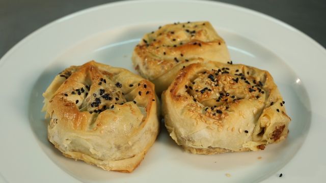 Börek Tarifleri Kıymalı gül böreği nasıl yapılır? videolu anlatım